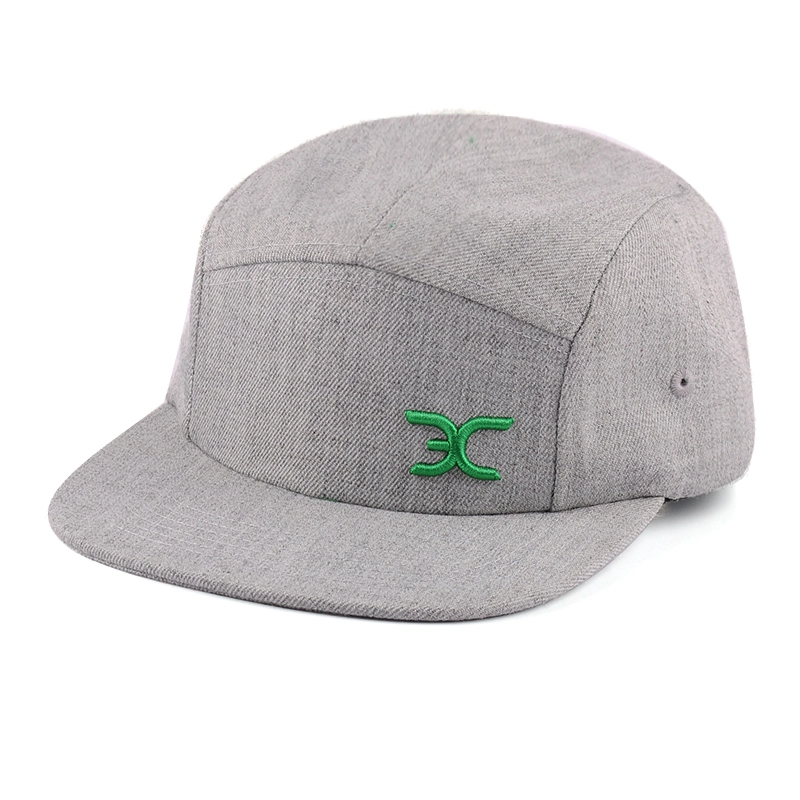 China Uni-Stickerei grau 5 Panels Caps Großhandel Hersteller