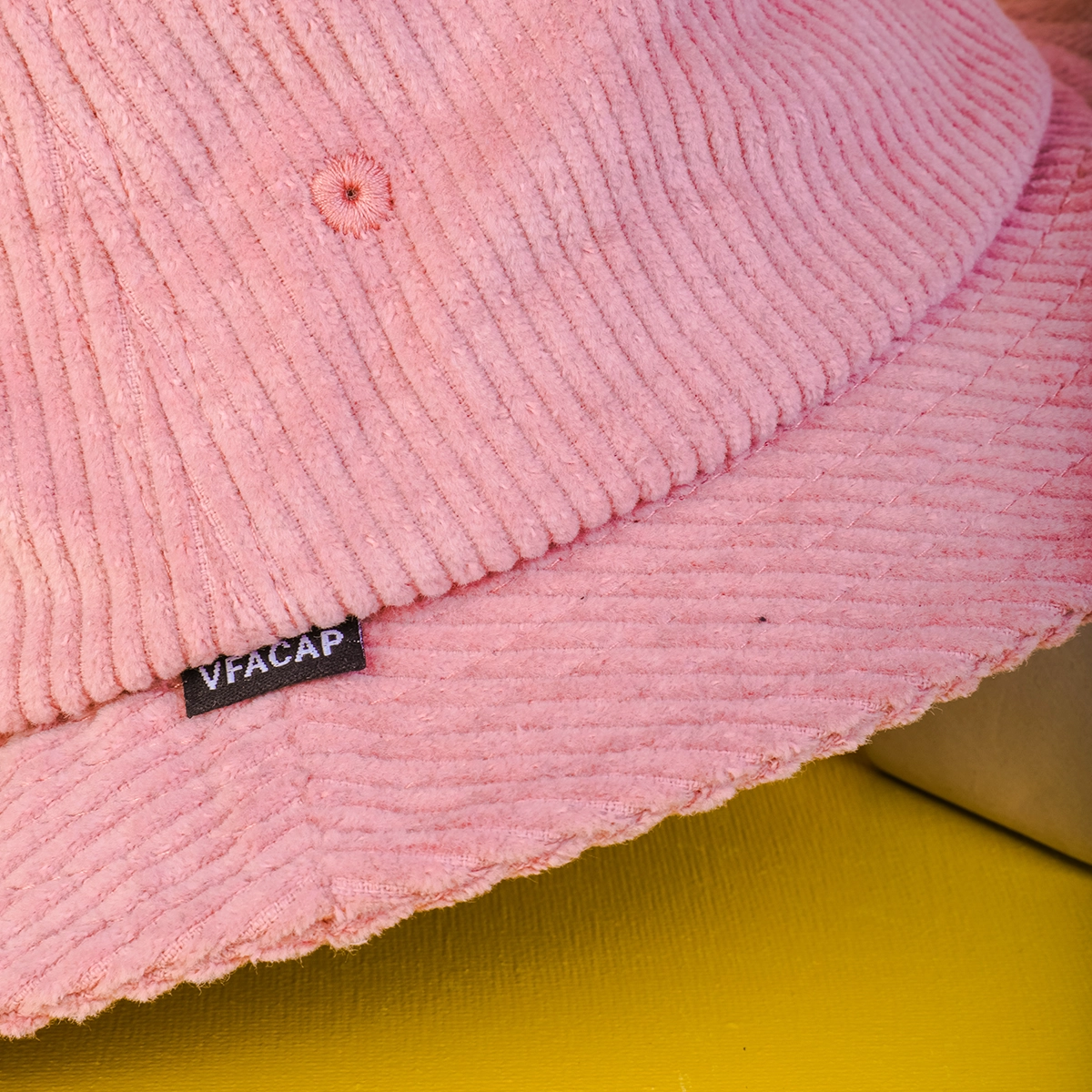 cappelli a secchiello in tessuto velluto a coste con logo ricamato vfa