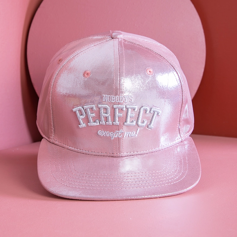 cappelli con chiusura snapback in pelle con logo ricamato a 6 logo
