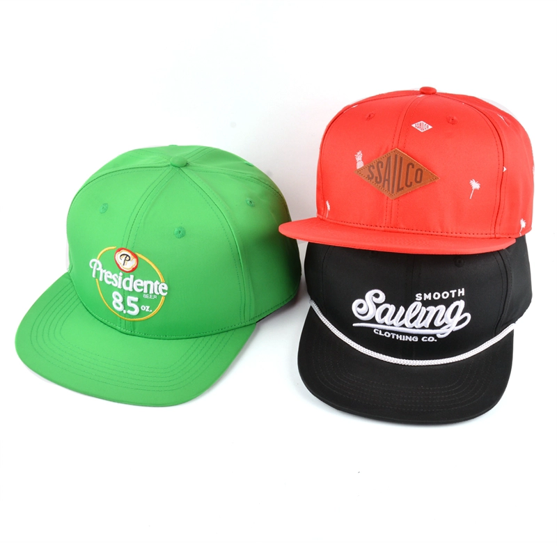 os chapéus do snapback personalizam com logotipo do bordado
