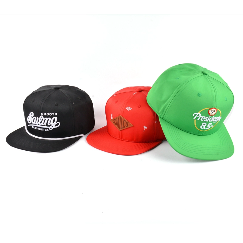 os chapéus do snapback personalizam com logotipo do bordado