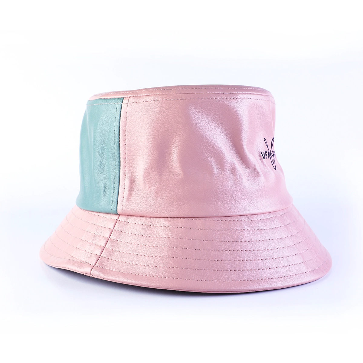cappelli a secchiello in pelle con logo vfa in tinta unita personalizzati