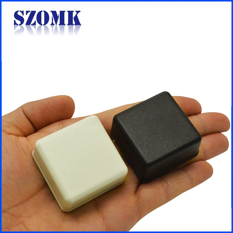 Contenitore in plastica ABS da 41x41x20mm di SZOMK / AK-S-73