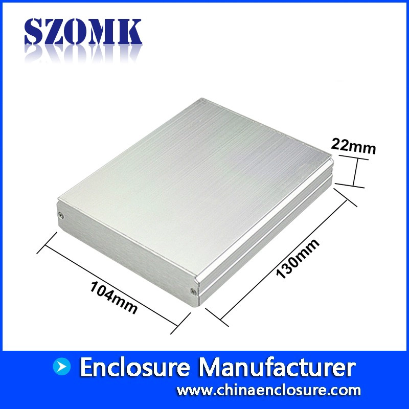 6063 Boîtier de boîtier de carte électronique en alliage d'aluminium extrudé avec corps, découpage sur mesure, usinage AK-C-B11 22 x 104 x 130 mm