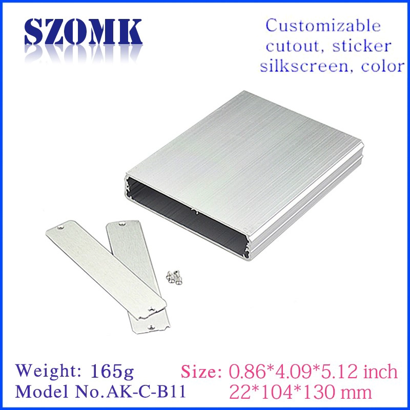 6063 Boîtier de boîtier de carte électronique en alliage d'aluminium extrudé avec corps, découpage sur mesure, usinage AK-C-B11 22 x 104 x 130 mm