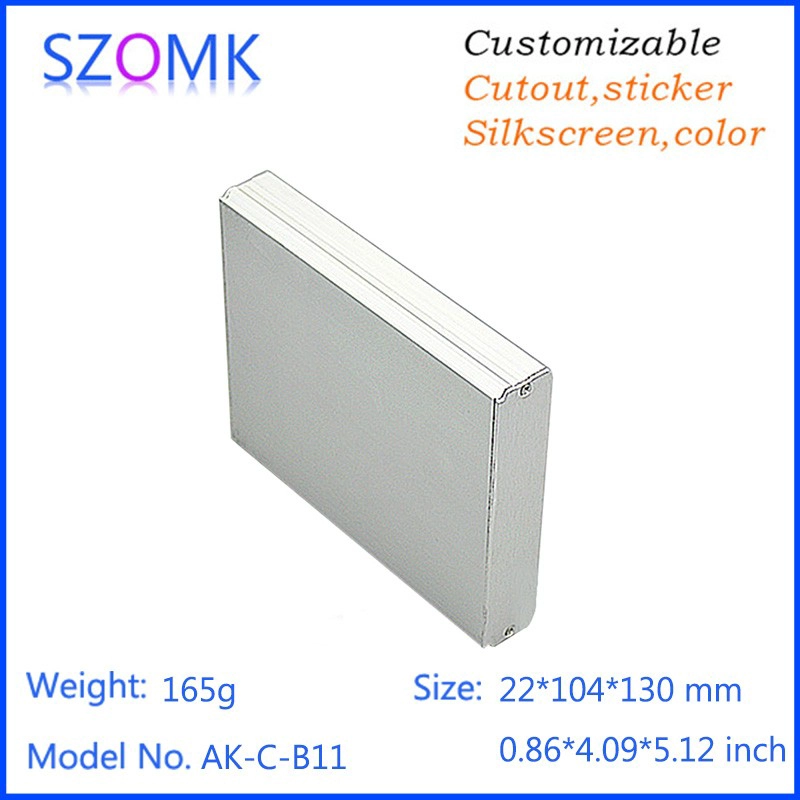 6063 Boîtier de boîtier de carte électronique en alliage d'aluminium extrudé avec corps, découpage sur mesure, usinage AK-C-B11 22 x 104 x 130 mm