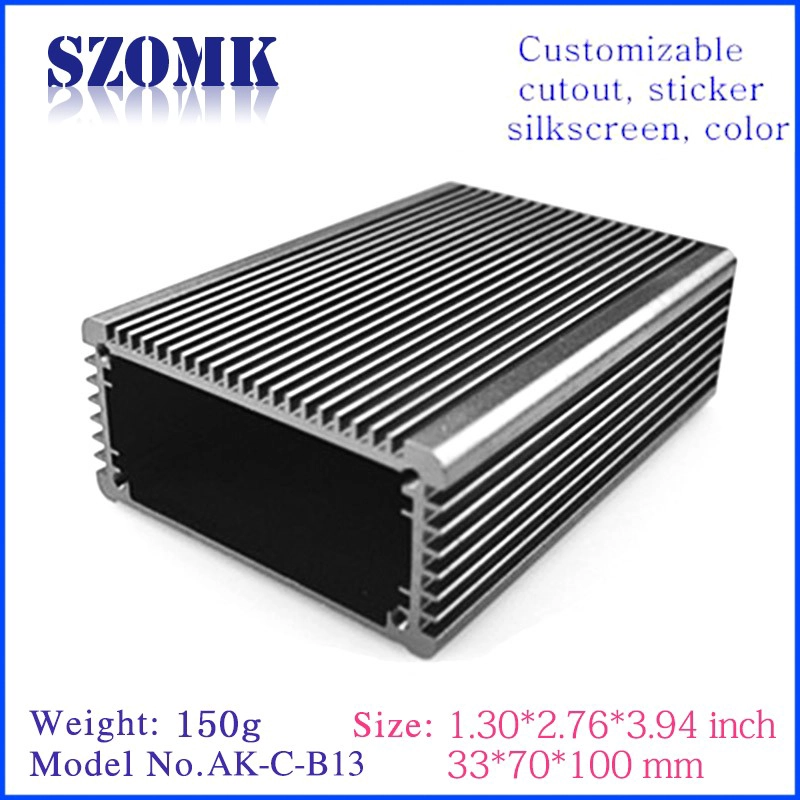 La boîte industrielle de radiateur de boîtier en aluminium expulsé d'OEM pour la carte PCB AK-C-B13 33 * 70 * 100mm