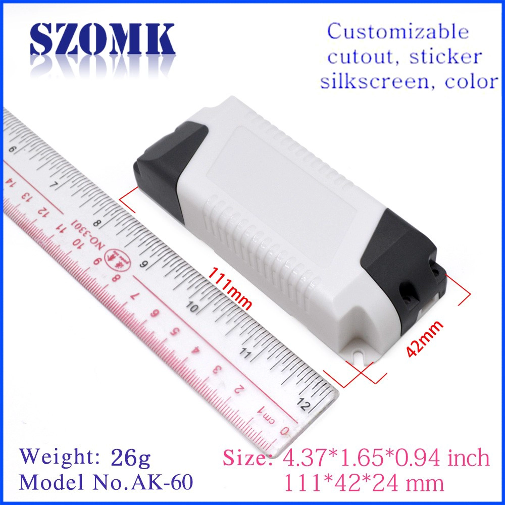 SZOMK 정확한 새로운 플라스틱 제품 LED 가벼운 형은 하드 드라이브 울안 공급자 AK-60 111 * 42 * 24mm를 만들었습니다