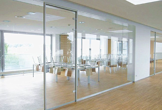 12mm low iron tempered glass partition: