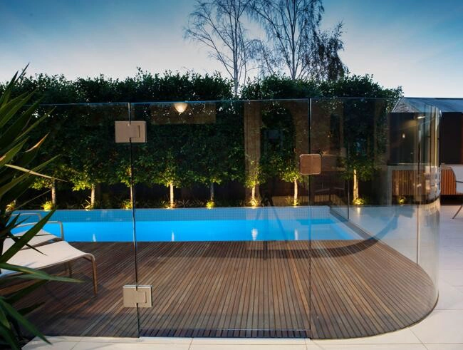 curved tempered glass pool fence