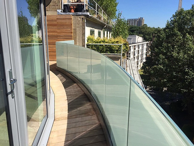 U channel glass railing