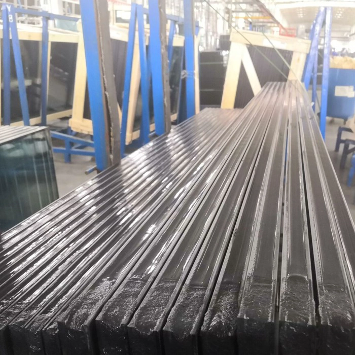 China 5mm Low-E tempered glass+12A+4mm clear tempered glass light gray color insulated glass custom cut size high light transmittance for energy efficient buildings manufacturer