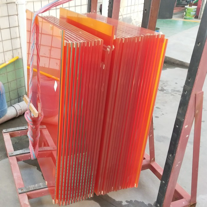 Certificado CE de alta calidad Super claro Bajo en hierro reforzado con calor esmerilado PVB de vidrio laminado semi-templado proveedores