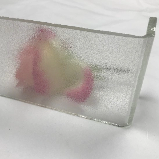 China U glass manufacturer 7mm ultra clear tempered channel glass m2 price
