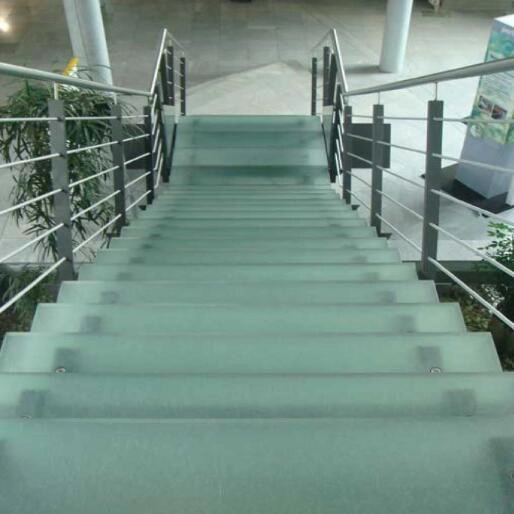 Plancher en verre haut de gamme 8 + 15 + 8 mm plancher de verre stratifié résistant au glissement de sécurité fabricant Chine