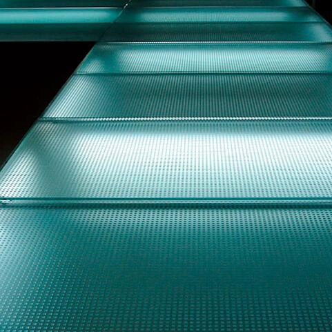 Plancher en verre haut de gamme 8 + 15 + 8 mm plancher de verre stratifié résistant au glissement de sécurité fabricant Chine
