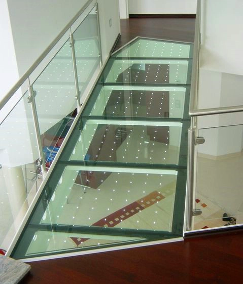 SGCC CE certificated high quality structural floor glass safety clear translucent frosted slip proof anti slip tempered double or triple laminated glass walkway price