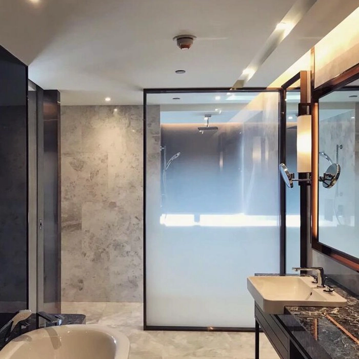 Thiết kế đặc biệt phòng tắm mờ gradient màu trắng đục 12 mm sắt cường lực thêm kính cường lực rõ ràng an toàn kính 1/2 1/2