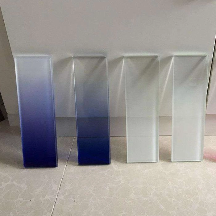 Thiết kế đặc biệt phòng tắm mờ gradient màu trắng đục 12 mm sắt cường lực thêm kính cường lực rõ ràng an toàn kính 1/2 1/2