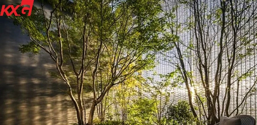 Laminated soundproof glass building