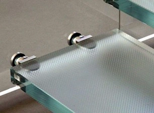 Sản phẩm thủy tinh đặc biệt - Kính chống trượt
