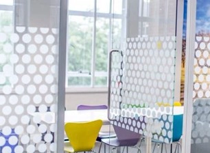 Silkscreen printing tempered partition glass
