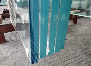জাম্বো কাচের সম্মুখভাগ
