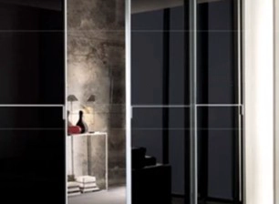 Itim na Laminated Glass Partition Wall