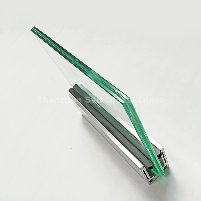 Balustrade en verre feuilleté trempé de 8 + 8 mm de verre laminé, balustrade en verre laminée trempé de 17,52 mm, système de balustrade en aluminium en aluminium en aluminium U