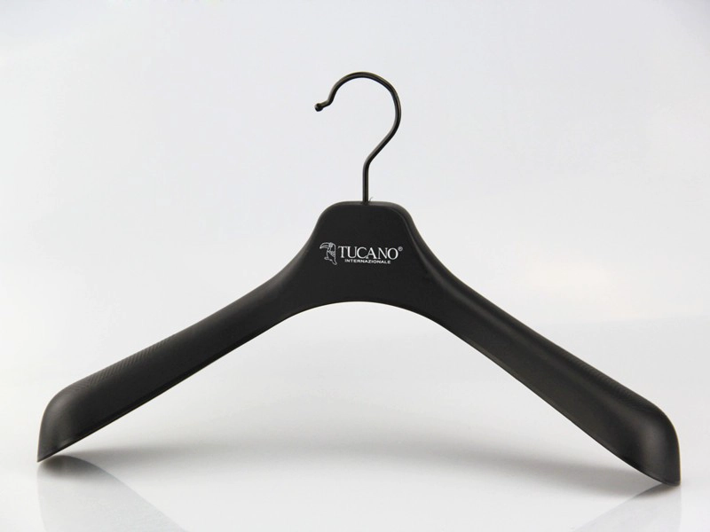 plastic wide hanger