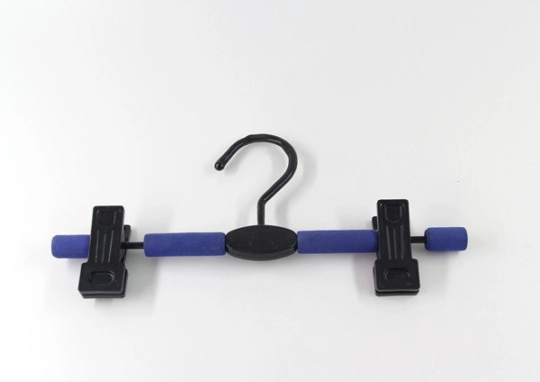 Blauer Kleiderbügel aus Kunststoff, individuell gestaltbar