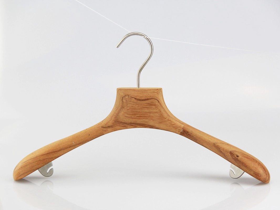 China Markenkleiderbügel aus Holz für Luxuskleider Hersteller