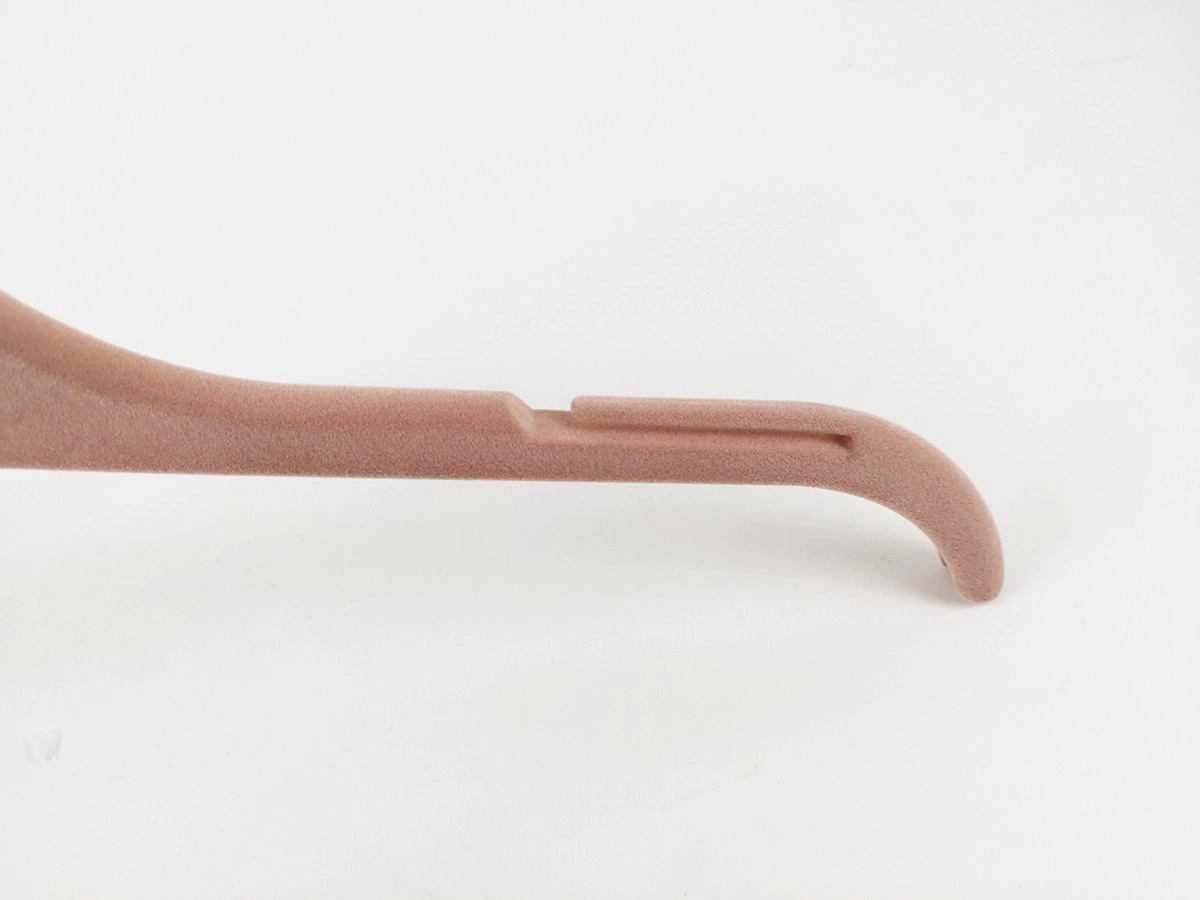 Cabide de veludo de plástico rosa para fornecedor conveniente de cabides na China