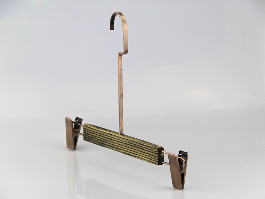 WBW-002 houten broek hanger met lange metalen haak bodem hanger met clips