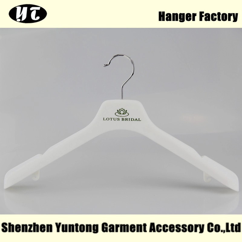 China WTV-004 witte fluwelen gevlekte tophanger antislip fluwelen hanger voor trouwjurk fabrikant