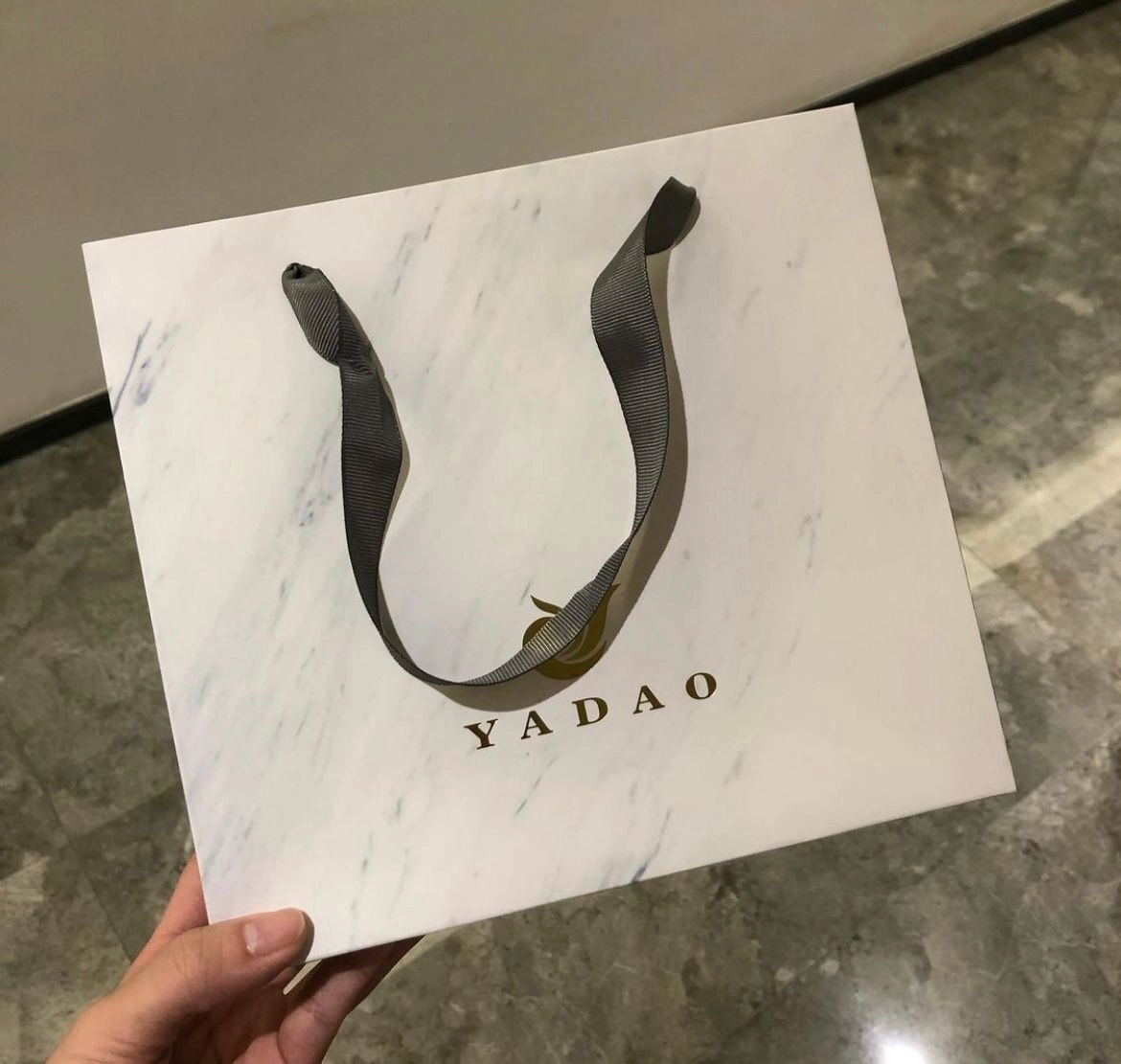 Quais são as vantagens de personalizar sacos de papel