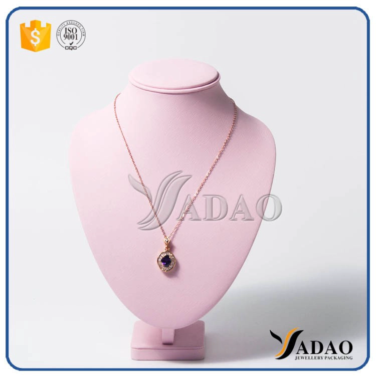 Chine 2017 personnalisé vente chaude exquise moderne couleur douce mdf + similicuir collier buste / bijoux affichage imags pour neckalce / pendentif fabricant