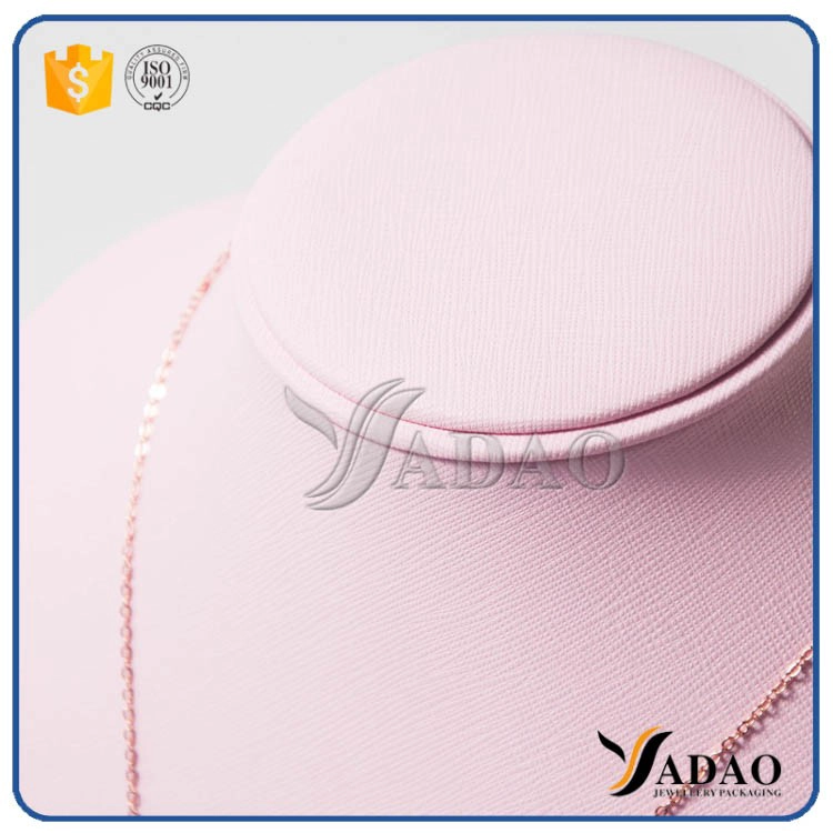 Chine 2017 personnalisé vente chaude exquise moderne couleur douce mdf + similicuir collier buste / bijoux affichage imags pour neckalce / pendentif fabricant