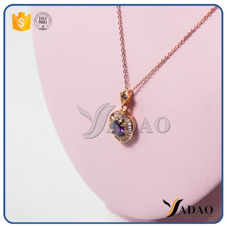 Chine 2017 personnalisé vente chaude exquise moderne couleur douce mdf + similicuir collier buste / bijoux affichage imags pour neckalce / pendentif fabricant