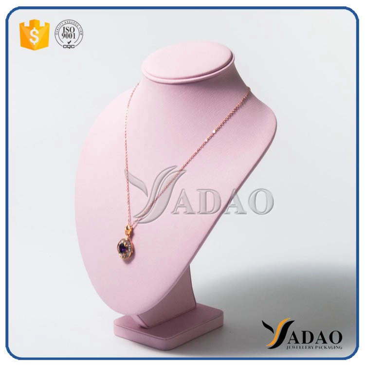 Chine 2017 personnalisé vente chaude exquise moderne couleur douce mdf + similicuir collier buste / bijoux affichage imags pour neckalce / pendentif fabricant