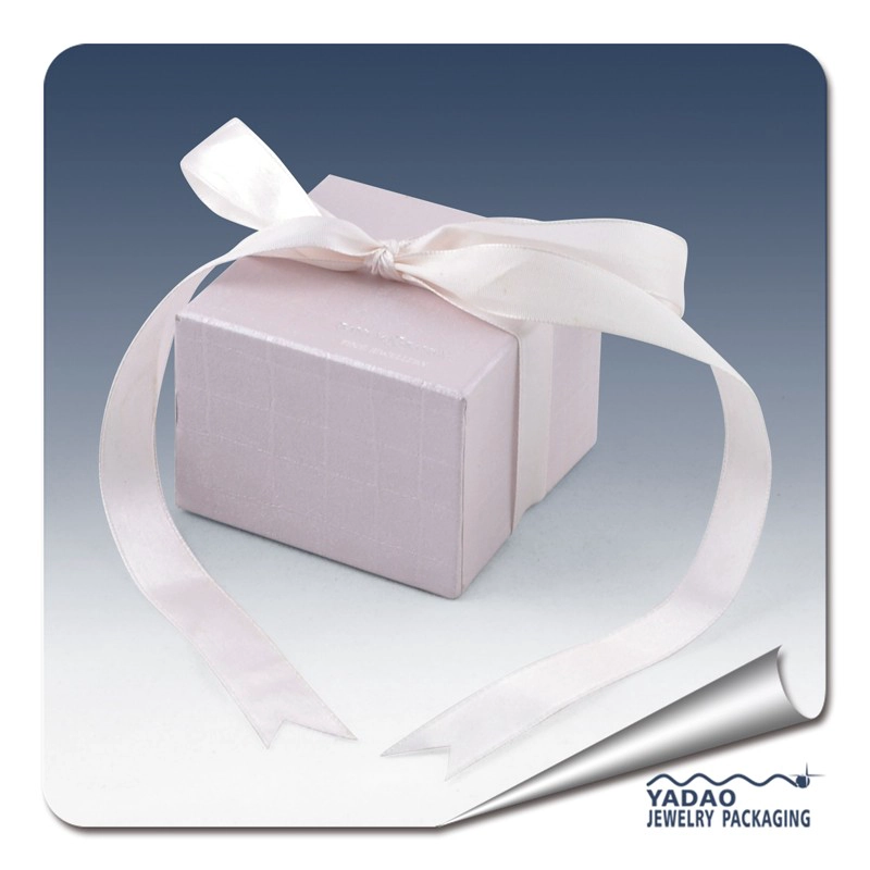 Cina Fabbrica cinese di fascia Hign scatole di imballaggio gioielli di carta per l'anello, la collana, braccialetto e braccialetto per gioielleria regalo e bomboniere all'ingrosso produttore