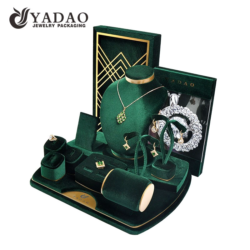 China Free Artwork luxury green color new design jewelry display set customize with logo manufacturer