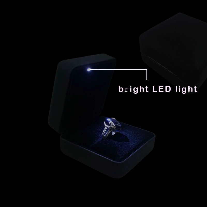 China Gute Qualität auf Lager Leder führte Schmuck-Display-Box haben rot / blau / lila Farbe für Sie in China wählen Hersteller