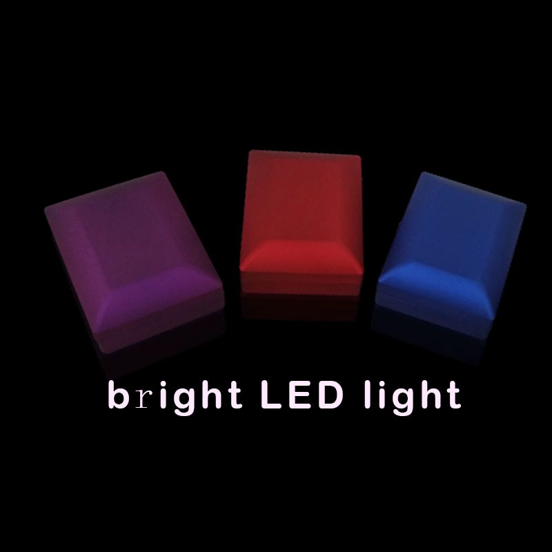 China Gute Qualität auf Lager Leder führte Schmuck-Display-Box haben rot / blau / lila Farbe für Sie in China wählen Hersteller