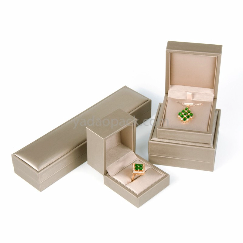 China Handmade luxury leather jewelry box for customized color with good craft manufacturer