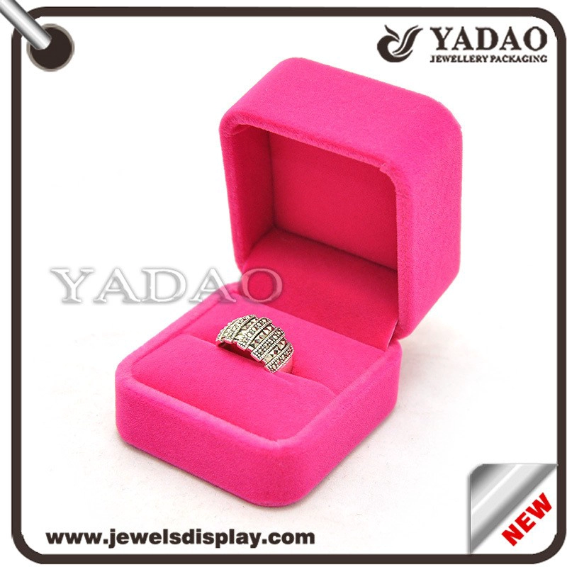 China Hot sale custom size and color velvet plastic jewelry box made in China for jewelry packaging manufacturer