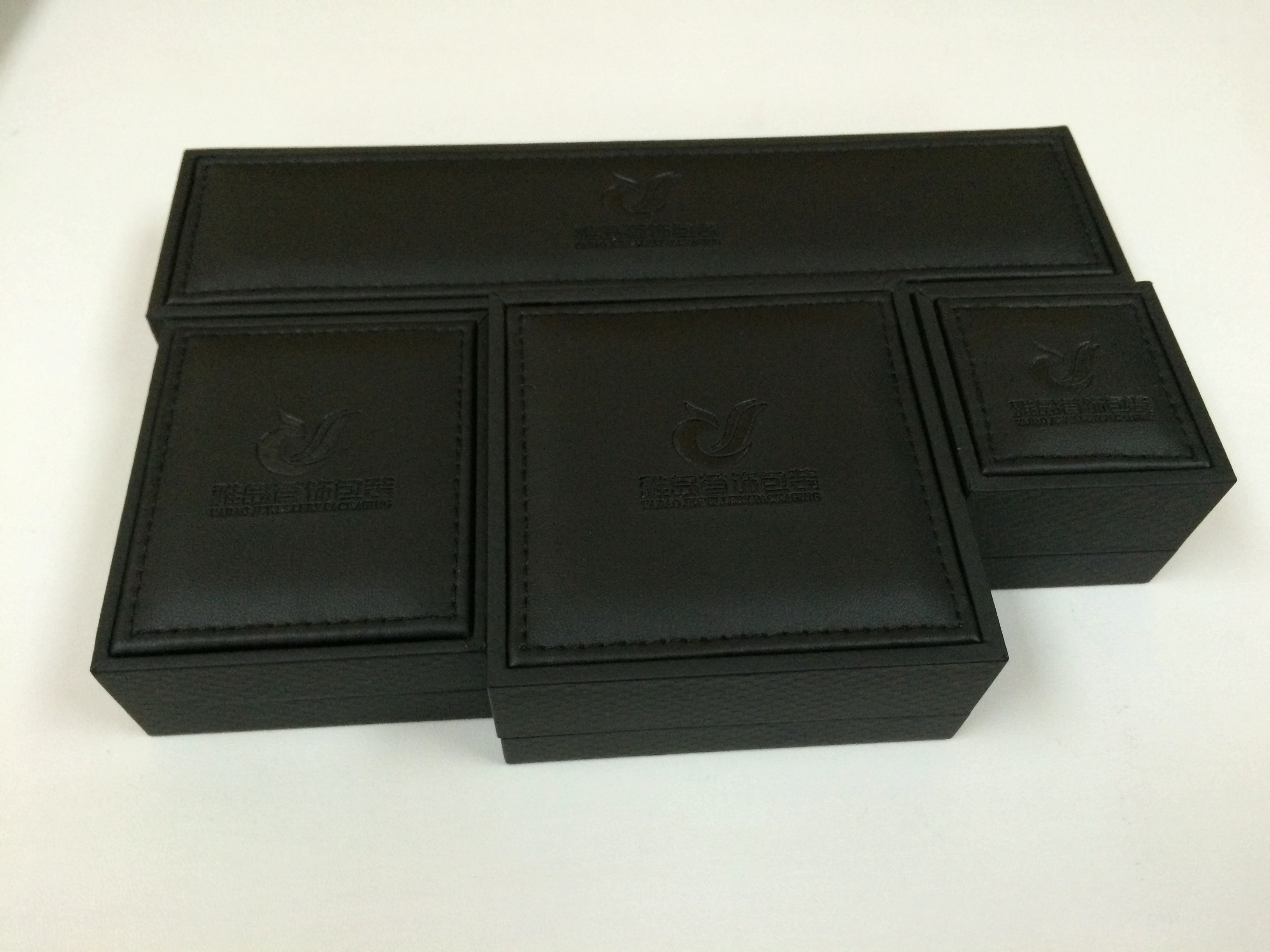 China Luxury Set Leather Custom Logo Printed Jewelry Boxes Gift Box Manufactory plastic shell Leatherette paper jewelry box accept customize color/material manufacturer