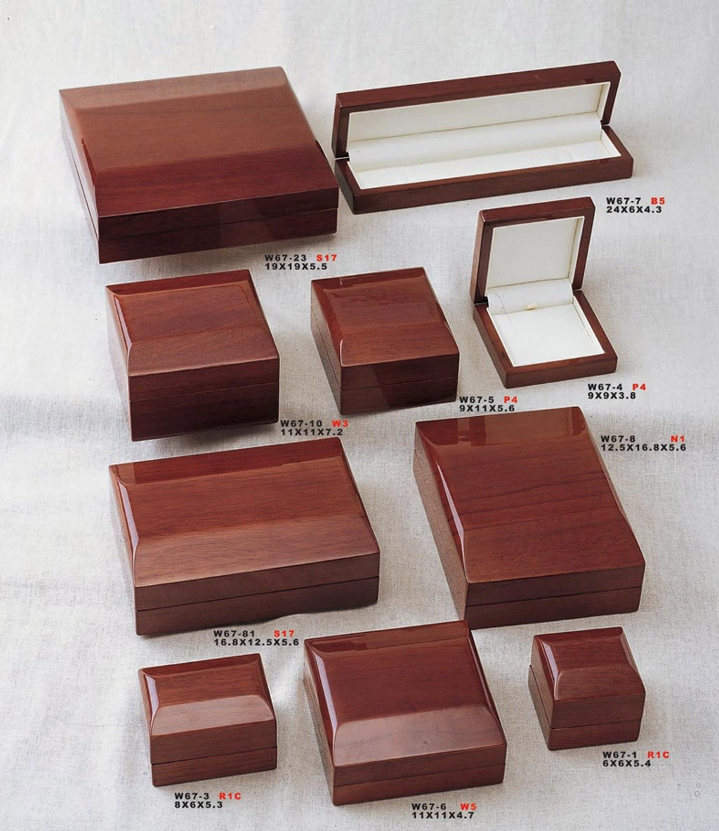 China Luxury vintage glossy solid wood jewelry box customize afor all manufacturer