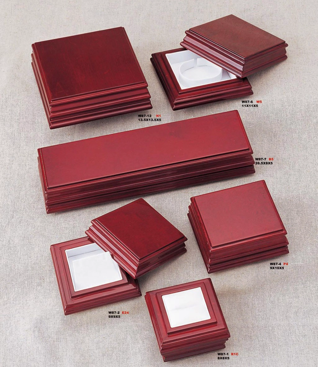 China Luxury vintage glossy solid wood jewelry box customize afor all manufacturer