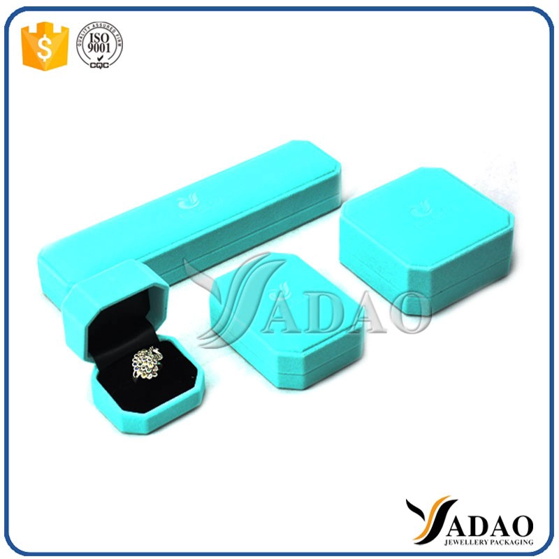 China Magical Adorable Bulk Sale handmade waorm Color plastic box for silver gold rings earrings pendants manufacturer